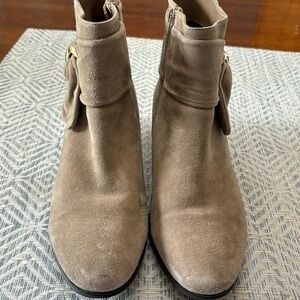 Light tan suede ankle boot in women’s size 9 wide.
